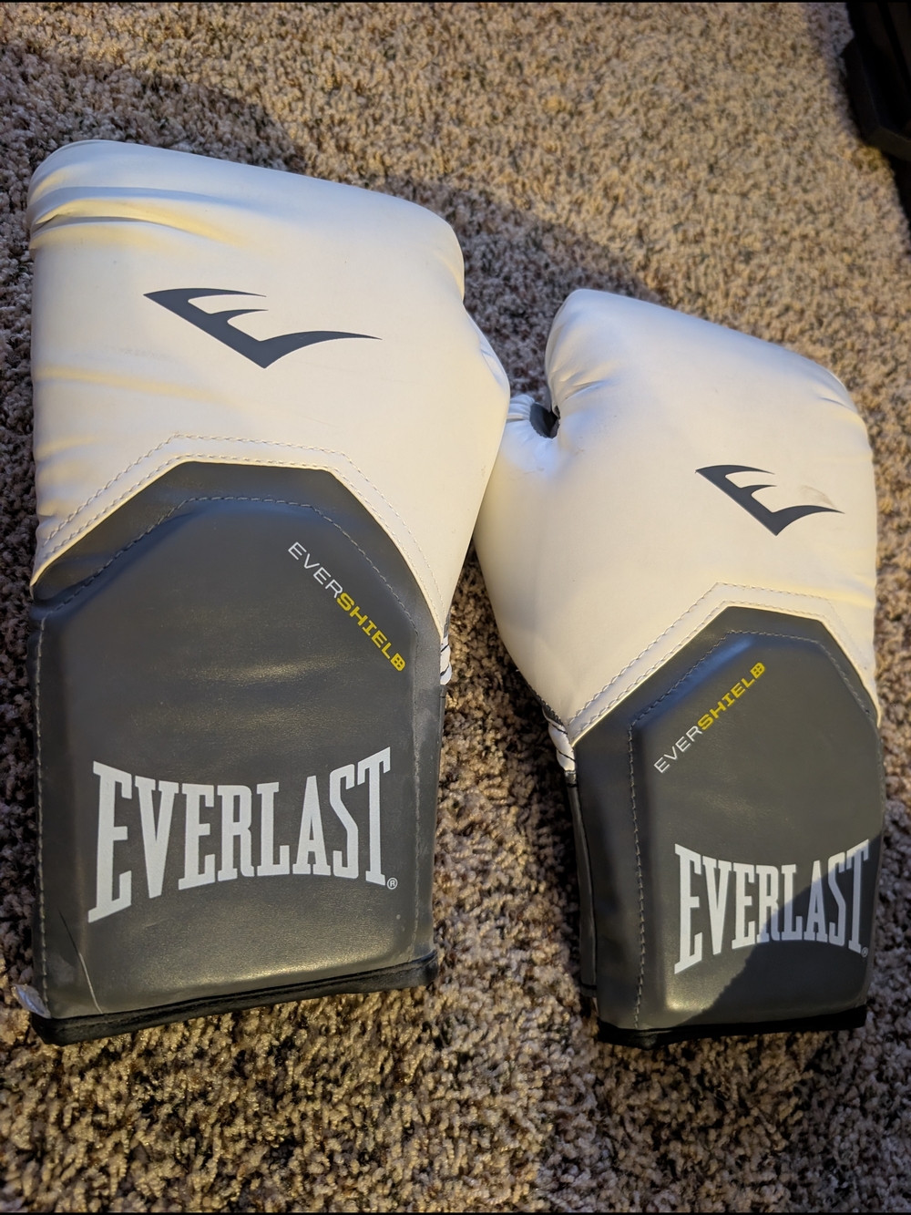 Everlast White and Gray Boxing Gloves